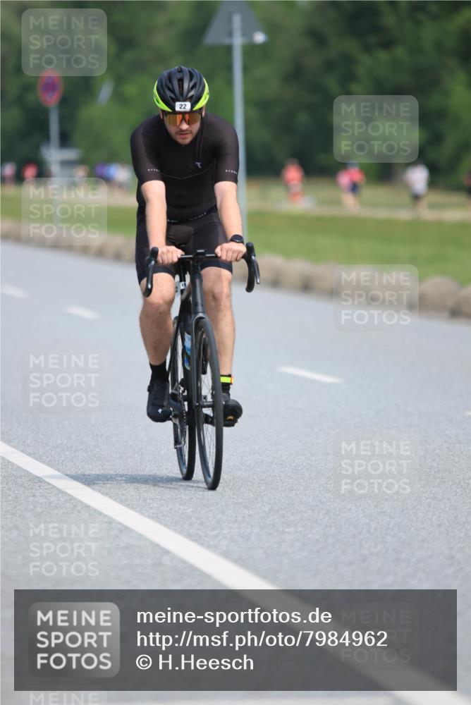 15.06.2025 - 27. Vierlanden-Triathlon H.Heesch http://msf.ph/oto/7984962 15.06.2025 11:25:04 Radfahren 22, 29, 81, 693, 970 meine-sportfotos.de