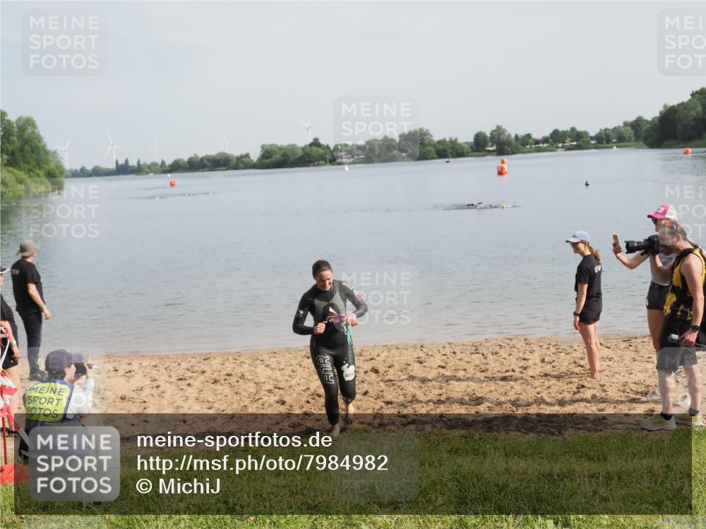 21.06.2025 - 27. Vierlanden-Triathlon MichiJ http://msf.ph/oto/7984982 15.06.2026 09:09:20 Schwimmen 224 meine-sportfotos.de