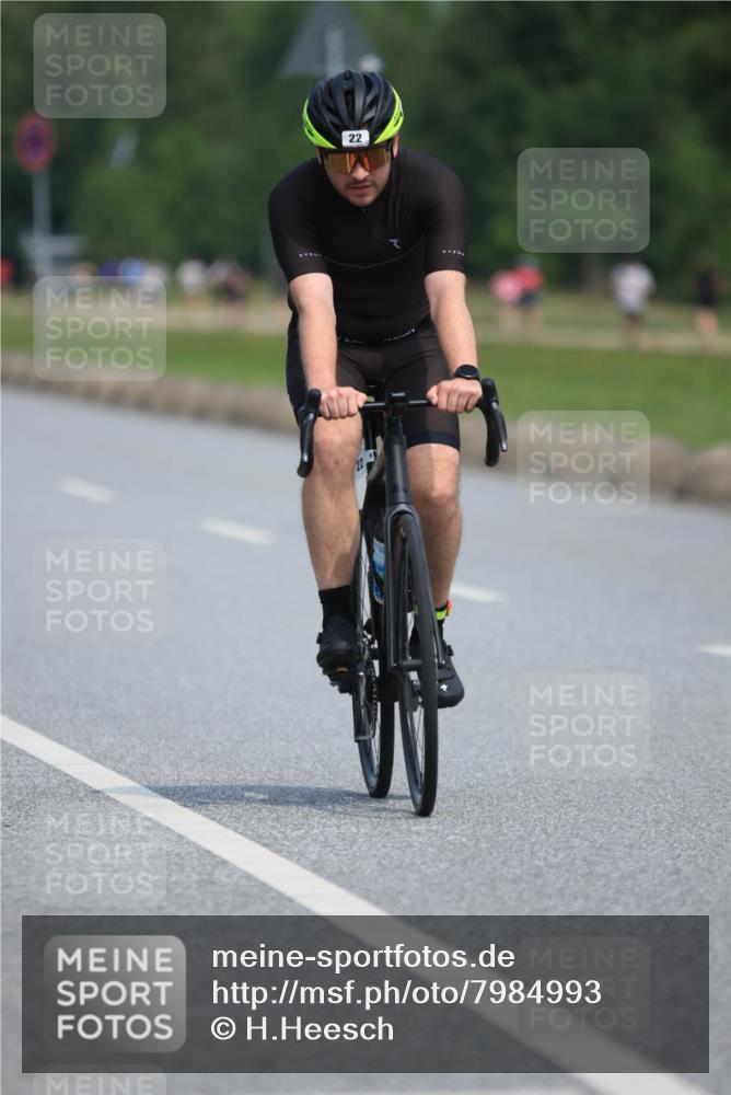 15.06.2025 - 27. Vierlanden-Triathlon H.Heesch http://msf.ph/oto/7984993 15.06.2025 11:25:04 Radfahren 22, 29, 81, 693, 970 meine-sportfotos.de
