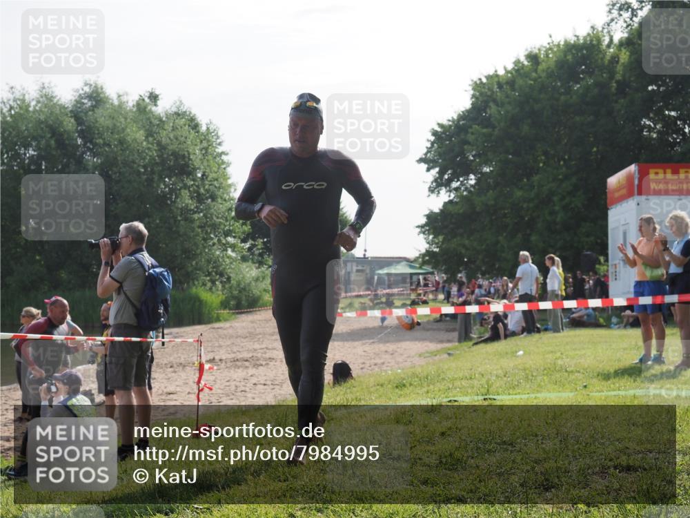 15.06.2025 - 27. Vierlanden-Triathlon KatJ http://msf.ph/oto/7984995 15.06.2025 08:58:17 Schwimmen 151, 157, 232 meine-sportfotos.de