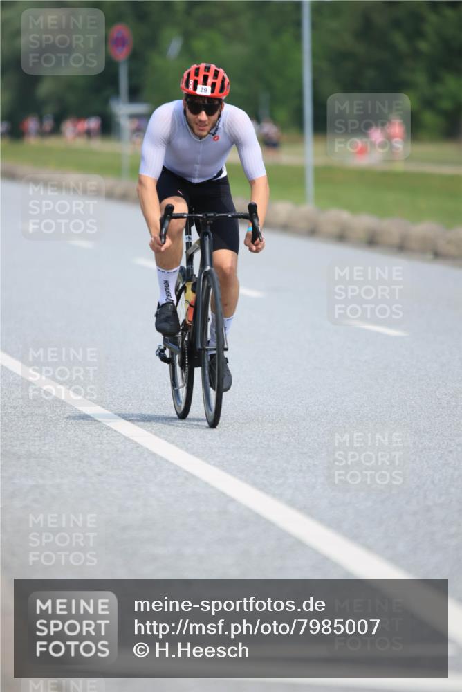 15.06.2025 - 27. Vierlanden-Triathlon H.Heesch http://msf.ph/oto/7985007 15.06.2025 11:25:08 Radfahren 22, 29, 726, 944, 970 meine-sportfotos.de