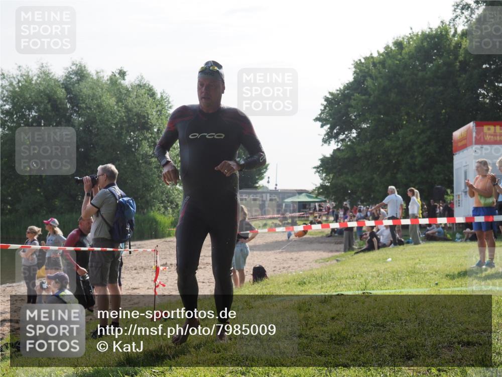 15.06.2025 - 27. Vierlanden-Triathlon KatJ http://msf.ph/oto/7985009 15.06.2025 08:58:17 Schwimmen 151, 157, 232 meine-sportfotos.de