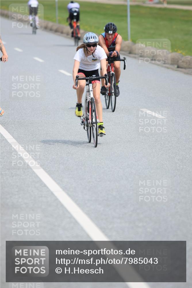 15.06.2025 - 27. Vierlanden-Triathlon H.Heesch http://msf.ph/oto/7985043 15.06.2025 11:02:57 Radfahren 49, 604, 626, 712, 736, 761 meine-sportfotos.de