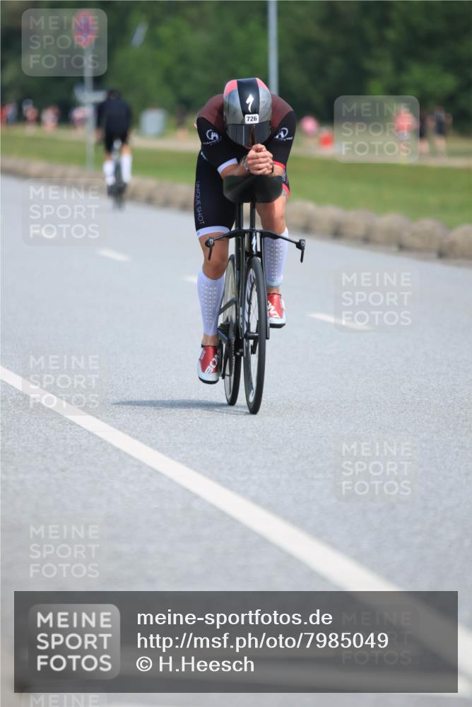 15.06.2025 - 27. Vierlanden-Triathlon H.Heesch http://msf.ph/oto/7985049 15.06.2025 11:25:12 Radfahren 29, 726, 927, 944 meine-sportfotos.de
