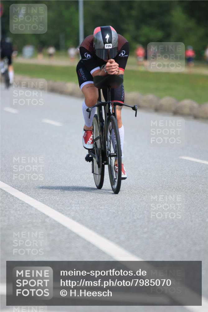 15.06.2025 - 27. Vierlanden-Triathlon H.Heesch http://msf.ph/oto/7985070 15.06.2025 11:25:12 Radfahren 29, 726, 927, 944 meine-sportfotos.de