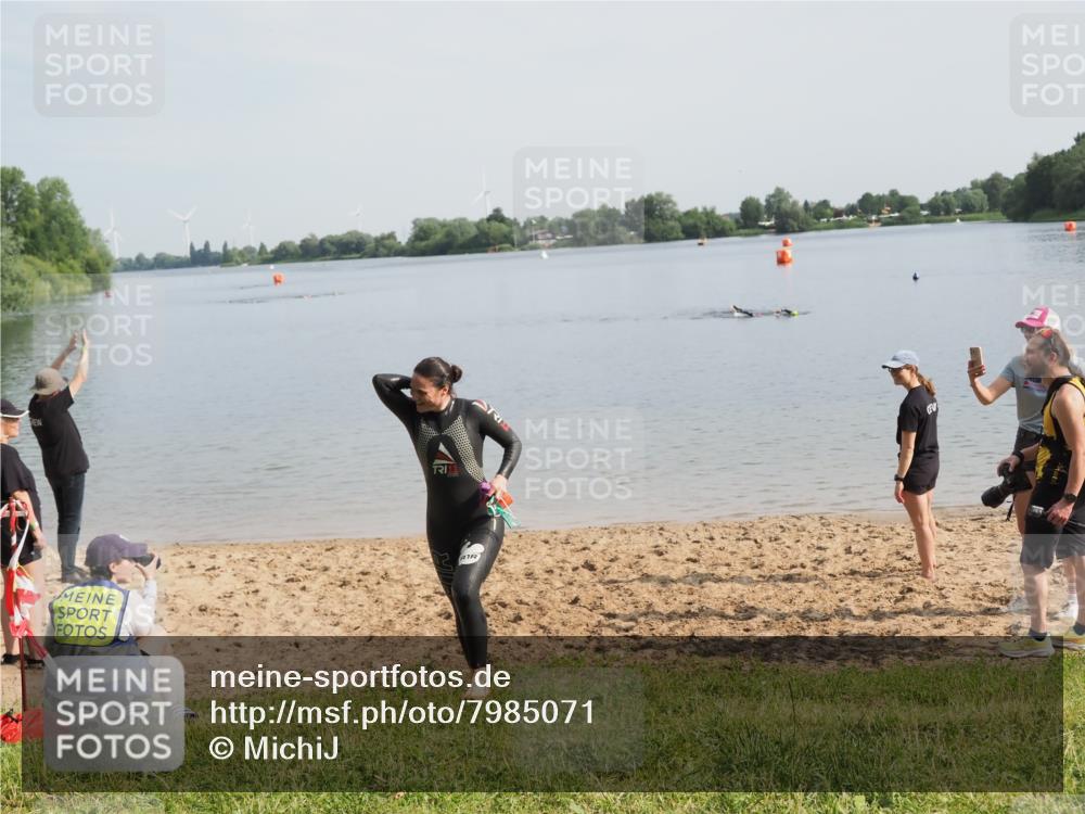 21.06.2025 - 27. Vierlanden-Triathlon MichiJ http://msf.ph/oto/7985071 15.06.2026 09:09:21 Schwimmen 224 meine-sportfotos.de