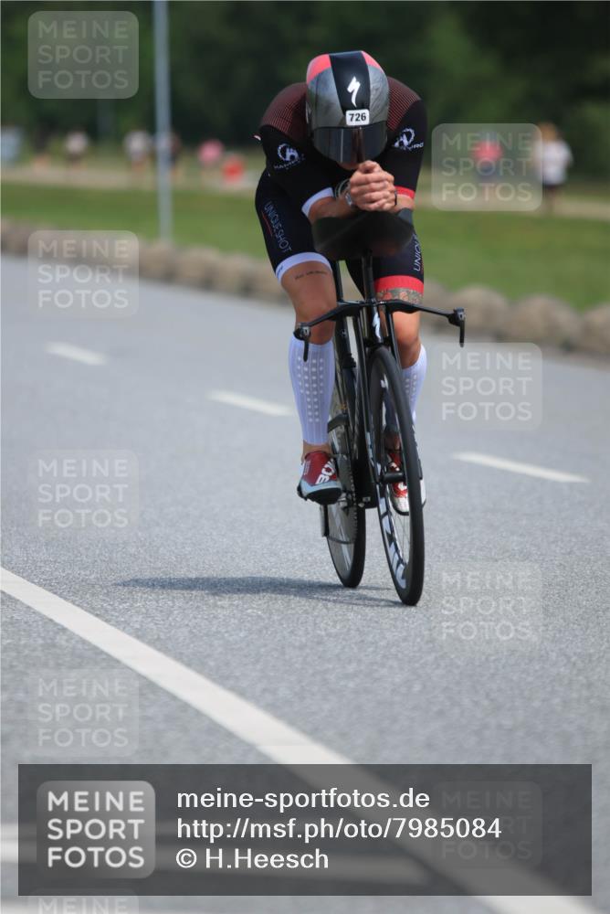 15.06.2025 - 27. Vierlanden-Triathlon H.Heesch http://msf.ph/oto/7985084 15.06.2025 11:25:13 Radfahren 29, 726, 927, 944 meine-sportfotos.de