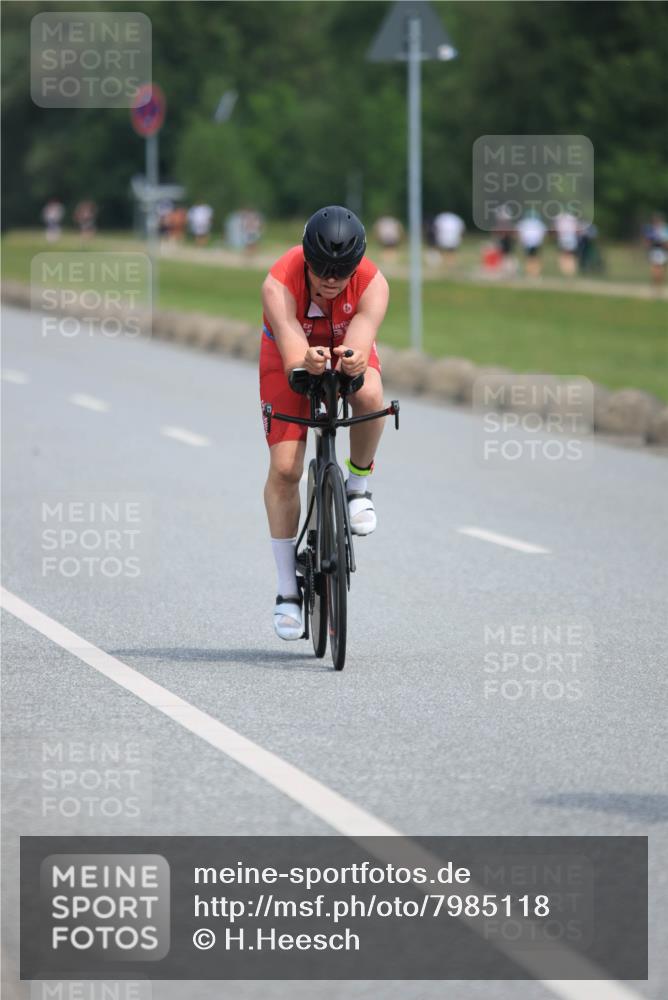 15.06.2025 - 27. Vierlanden-Triathlon H.Heesch http://msf.ph/oto/7985118 15.06.2025 11:03:57 Radfahren 35, 75, 108, 165, 535, 575, 656, 740 meine-sportfotos.de