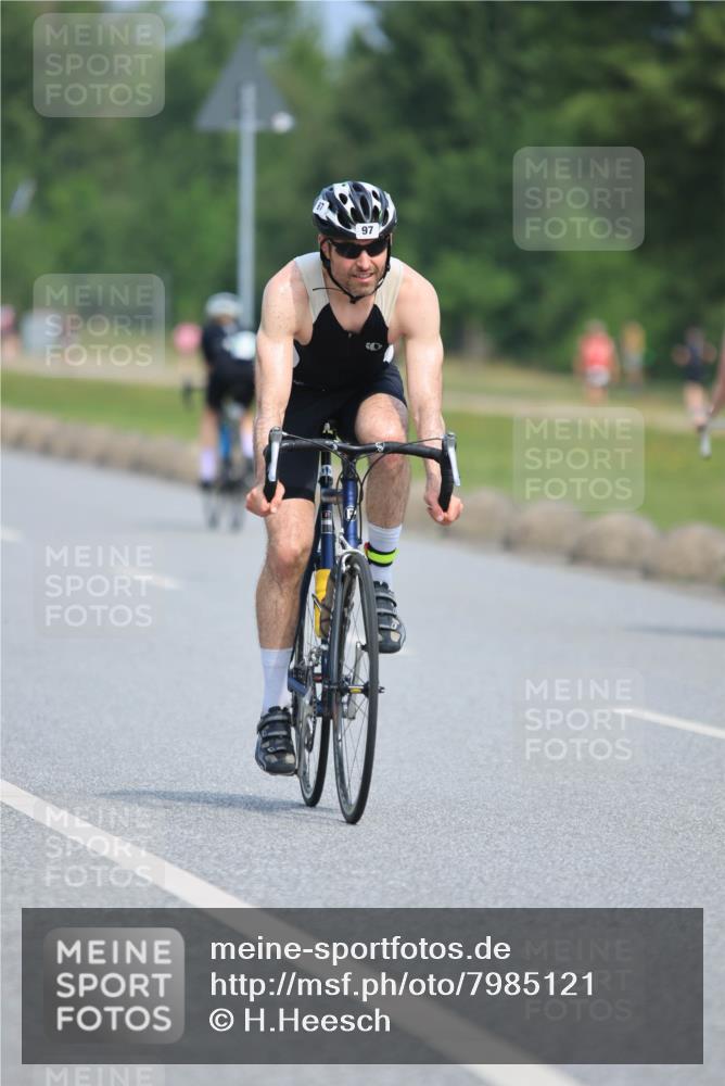 15.06.2025 - 27. Vierlanden-Triathlon H.Heesch http://msf.ph/oto/7985121 15.06.2025 11:25:22 Radfahren 68, 97, 143, 169, 233, 792, 888 meine-sportfotos.de
