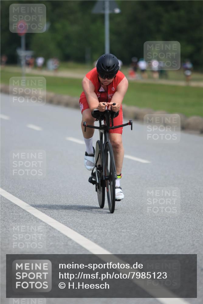 15.06.2025 - 27. Vierlanden-Triathlon H.Heesch http://msf.ph/oto/7985123 15.06.2025 11:03:58 Radfahren 35, 75, 108, 165, 535, 575, 656, 740 meine-sportfotos.de