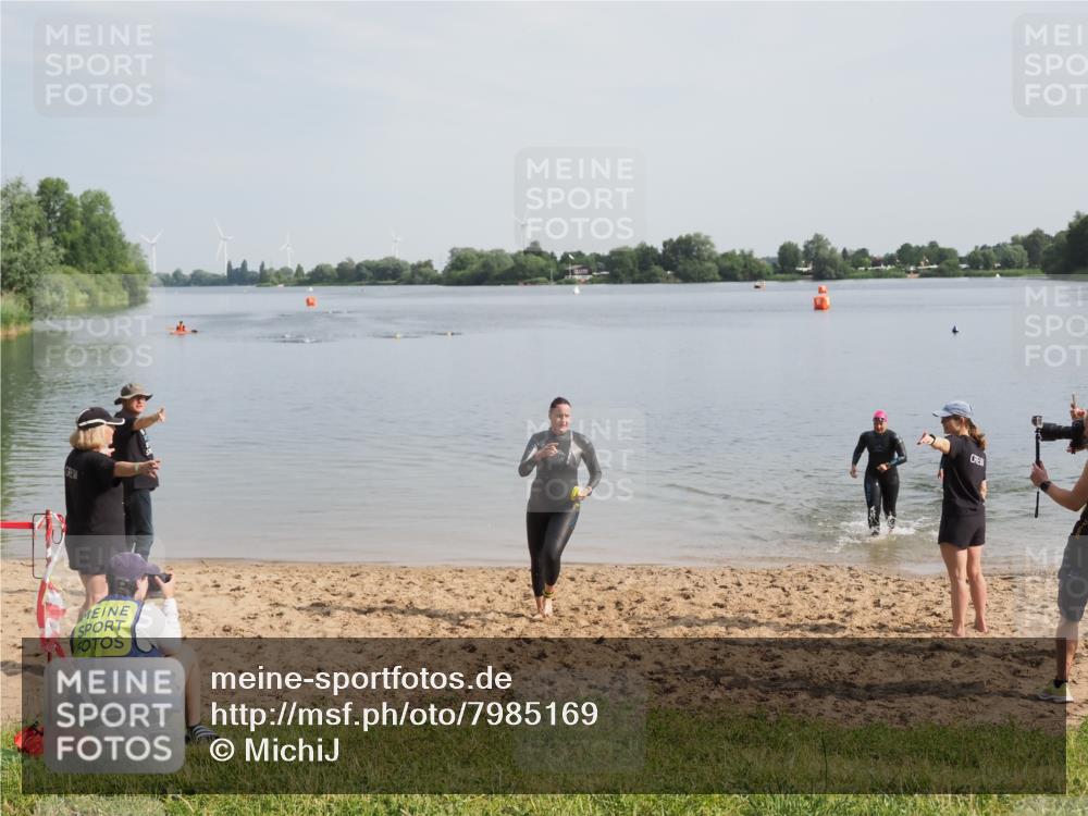 21.06.2025 - 27. Vierlanden-Triathlon MichiJ http://msf.ph/oto/7985169 15.06.2026 09:10:17 Schwimmen 213, 250 meine-sportfotos.de