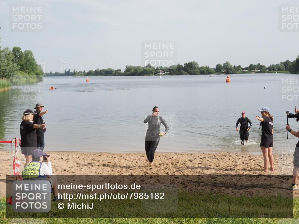 21.06.2025 - 27. Vierlanden-Triathlon MichiJ http://msf.ph/oto/7985182 15.06.2026 09:10:17 Schwimmen 213, 250 meine-sportfotos.de