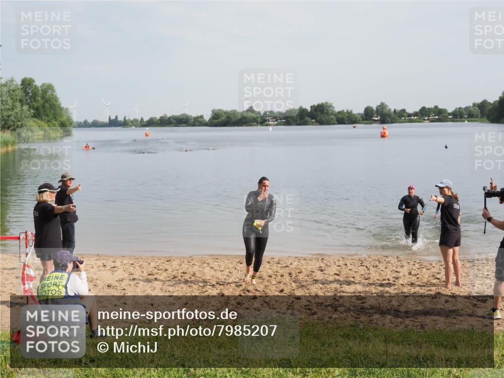 21.06.2025 - 27. Vierlanden-Triathlon MichiJ http://msf.ph/oto/7985207 15.06.2026 09:10:17 Schwimmen 213, 250 meine-sportfotos.de