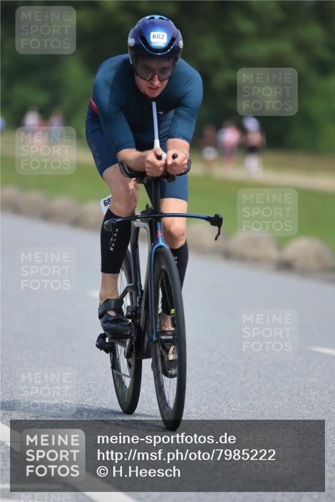 15.06.2025 - 27. Vierlanden-Triathlon H.Heesch http://msf.ph/oto/7985222 15.06.2025 11:26:09 Radfahren 18, 652, 682, 798, 800, 881, 911, 919 meine-sportfotos.de