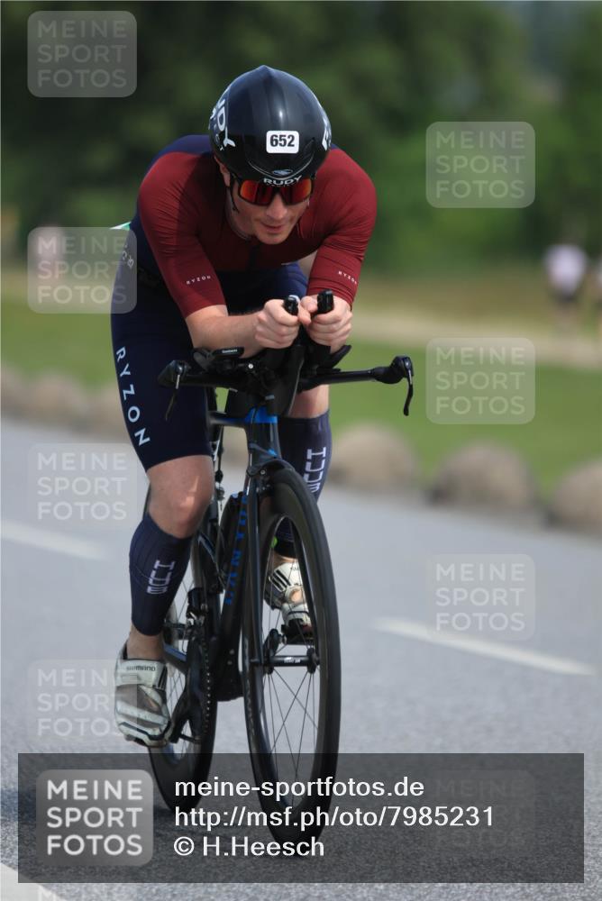 15.06.2025 - 27. Vierlanden-Triathlon H.Heesch http://msf.ph/oto/7985231 15.06.2025 11:26:09 Radfahren 18, 652, 682, 798, 800, 881, 911, 919 meine-sportfotos.de