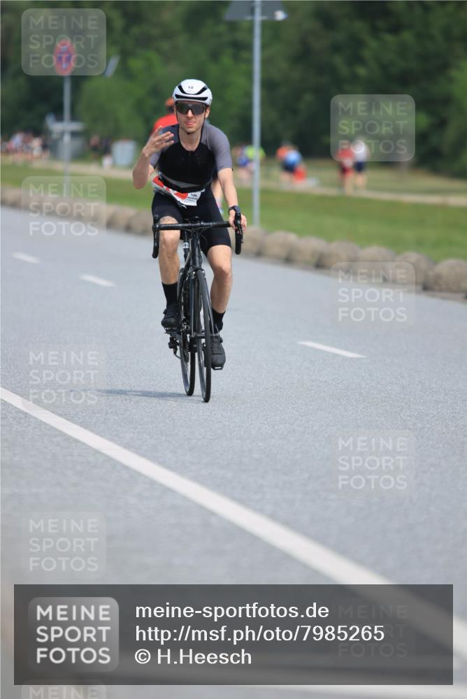 15.06.2025 - 27. Vierlanden-Triathlon H.Heesch http://msf.ph/oto/7985265 15.06.2025 11:26:14 Radfahren 18, 798, 800, 881, 911, 945, 978 meine-sportfotos.de