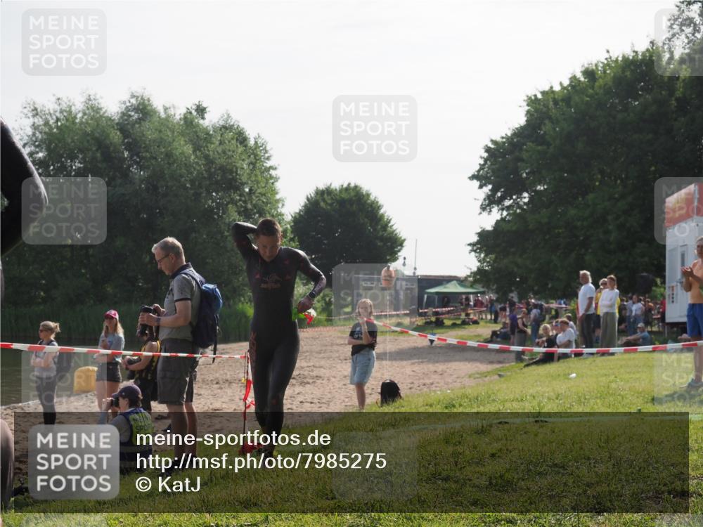 15.06.2025 - 27. Vierlanden-Triathlon KatJ http://msf.ph/oto/7985275 15.06.2025 08:58:57 Schwimmen 208, 235, 236 meine-sportfotos.de