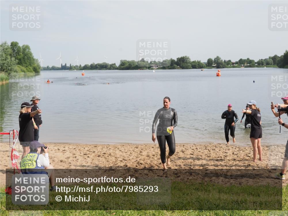 21.06.2025 - 27. Vierlanden-Triathlon MichiJ http://msf.ph/oto/7985293 15.06.2026 09:10:18 Schwimmen 213, 250 meine-sportfotos.de