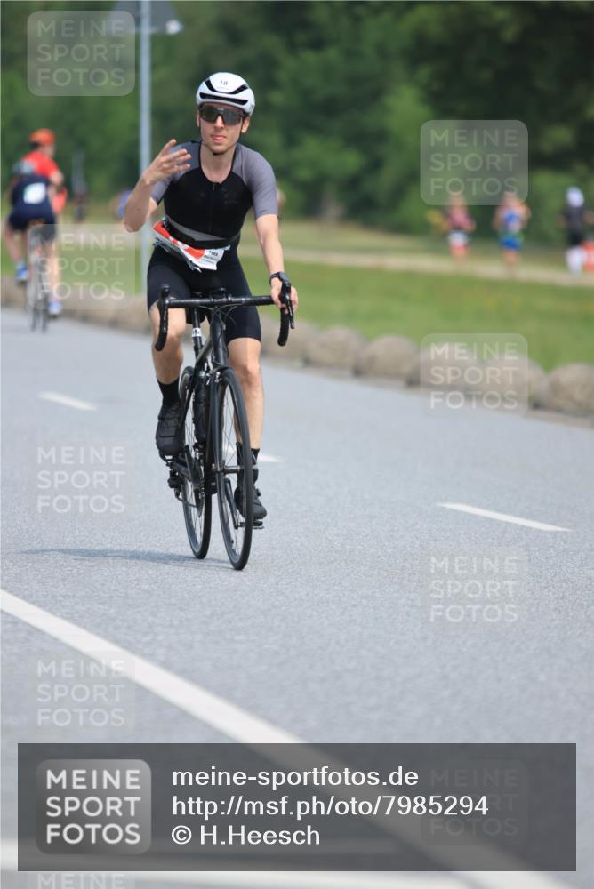 15.06.2025 - 27. Vierlanden-Triathlon H.Heesch http://msf.ph/oto/7985294 15.06.2025 11:26:15 Radfahren 18, 798, 800, 881, 911, 945, 978 meine-sportfotos.de