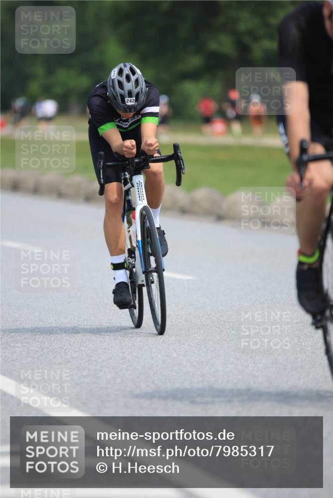 15.06.2025 - 27. Vierlanden-Triathlon H.Heesch http://msf.ph/oto/7985317 15.06.2025 11:04:34 Radfahren 12, 48, 242, 568, 577, 711 meine-sportfotos.de