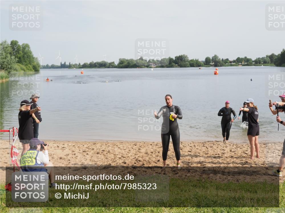 21.06.2025 - 27. Vierlanden-Triathlon MichiJ http://msf.ph/oto/7985323 15.06.2026 09:10:19 Schwimmen 213, 218, 250 meine-sportfotos.de