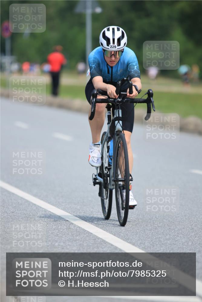 15.06.2025 - 27. Vierlanden-Triathlon H.Heesch http://msf.ph/oto/7985325 15.06.2025 11:26:33 Radfahren 151, 229 meine-sportfotos.de
