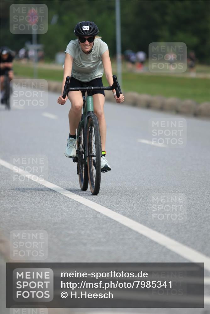 15.06.2025 - 27. Vierlanden-Triathlon H.Heesch http://msf.ph/oto/7985341 15.06.2025 11:04:39 Radfahren 30, 48, 137, 547, 577, 685, 711 meine-sportfotos.de