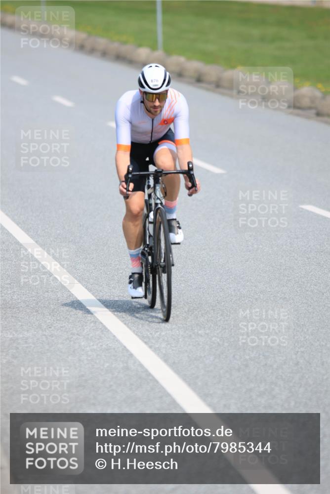 15.06.2025 - 27. Vierlanden-Triathlon H.Heesch http://msf.ph/oto/7985344 15.06.2025 11:30:07 Radfahren 676, 726, 735, 890, 930, 973 meine-sportfotos.de