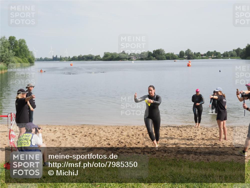 21.06.2025 - 27. Vierlanden-Triathlon MichiJ http://msf.ph/oto/7985350 15.06.2026 09:10:19 Schwimmen 213, 218, 250 meine-sportfotos.de