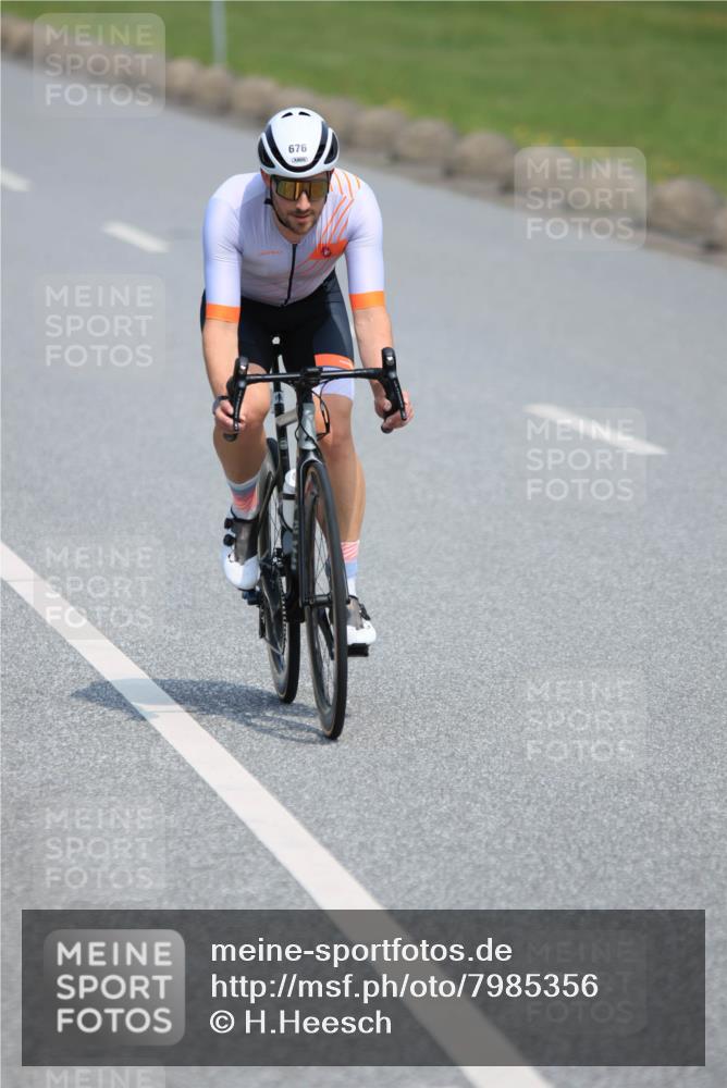 15.06.2025 - 27. Vierlanden-Triathlon H.Heesch http://msf.ph/oto/7985356 15.06.2025 11:30:07 Radfahren 676, 726, 735, 890, 930, 973 meine-sportfotos.de