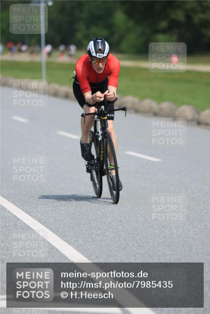 15.06.2025 - 27. Vierlanden-Triathlon H.Heesch http://msf.ph/oto/7985435 15.06.2025 11:30:34 Radfahren 725, 764, 923 meine-sportfotos.de