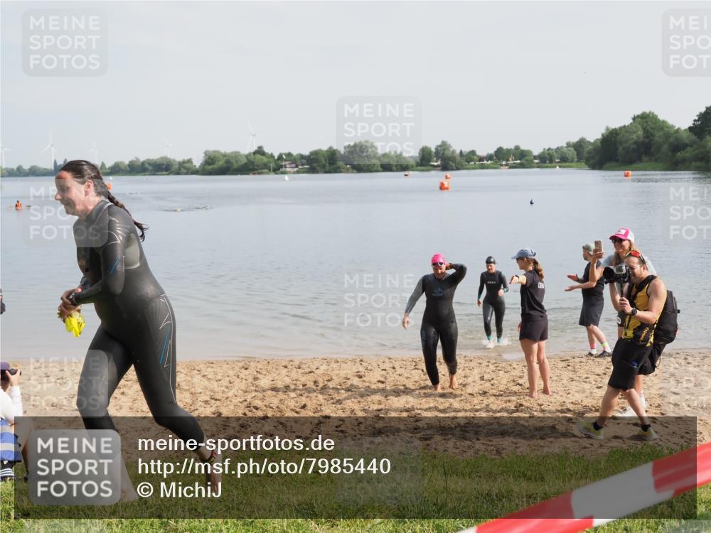 21.06.2025 - 27. Vierlanden-Triathlon MichiJ http://msf.ph/oto/7985440 15.06.2026 09:10:21 Schwimmen 213, 218, 250 meine-sportfotos.de