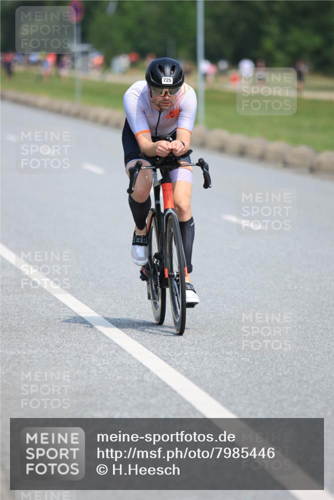 15.06.2025 - 27. Vierlanden-Triathlon H.Heesch http://msf.ph/oto/7985446 15.06.2025 11:30:36 Radfahren 725, 764, 923 meine-sportfotos.de