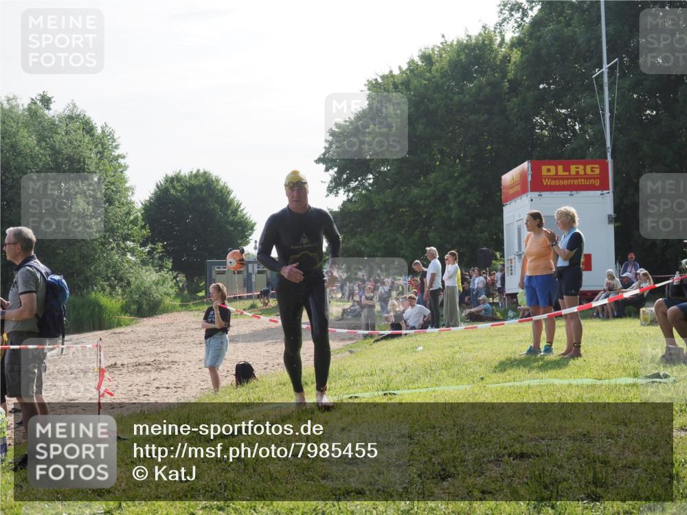 15.06.2025 - 27. Vierlanden-Triathlon KatJ http://msf.ph/oto/7985455 15.06.2025 08:59:04 Schwimmen 208, 235, 236 meine-sportfotos.de
