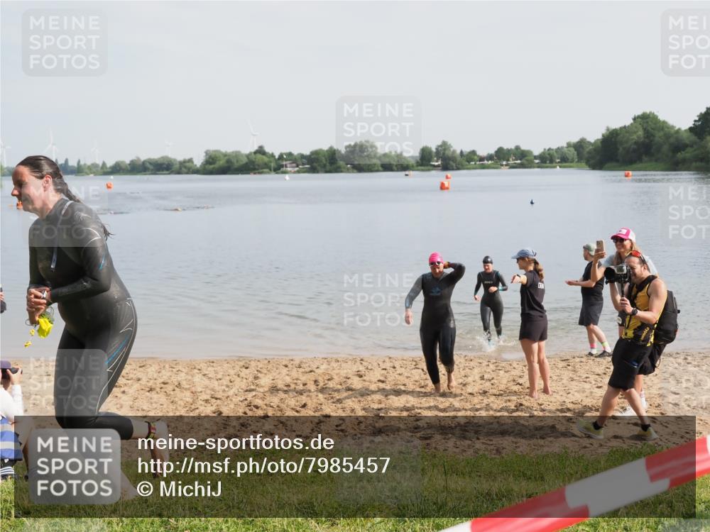 21.06.2025 - 27. Vierlanden-Triathlon MichiJ http://msf.ph/oto/7985457 15.06.2026 09:10:21 Schwimmen 213, 218, 250 meine-sportfotos.de