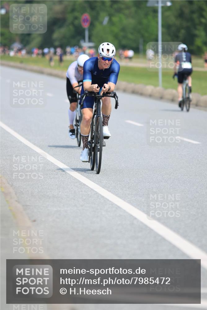 15.06.2025 - 27. Vierlanden-Triathlon H.Heesch http://msf.ph/oto/7985472 15.06.2025 11:30:49 Radfahren 167, 639, 712, 749, 875, 926 meine-sportfotos.de