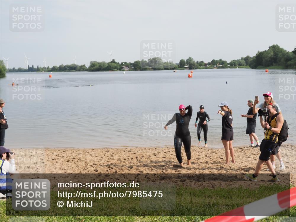 21.06.2025 - 27. Vierlanden-Triathlon MichiJ http://msf.ph/oto/7985475 15.06.2026 09:10:22 Schwimmen 213, 218, 250 meine-sportfotos.de