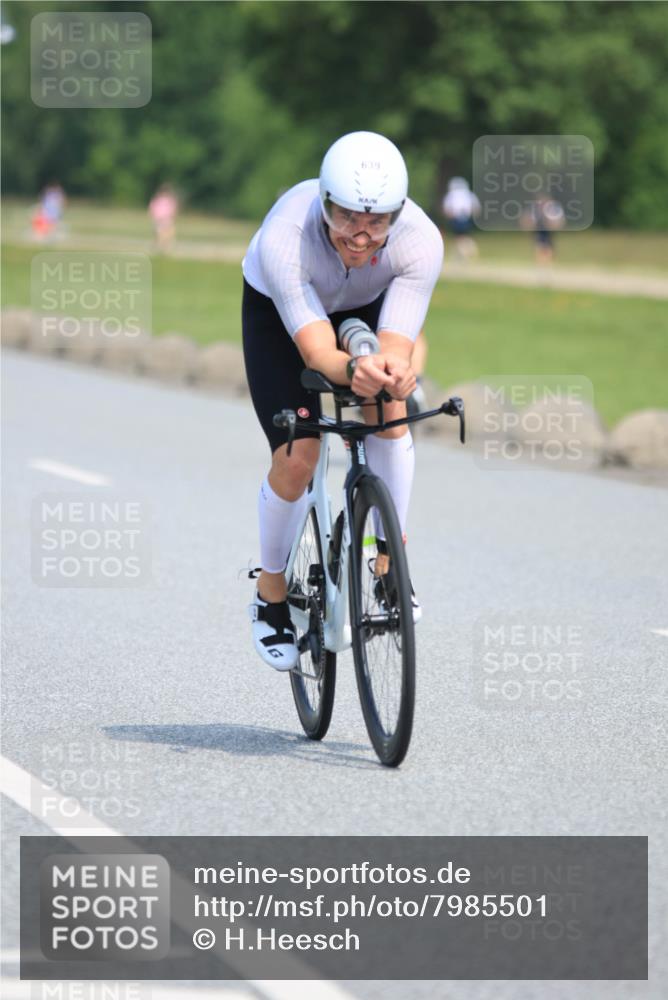 15.06.2025 - 27. Vierlanden-Triathlon H.Heesch http://msf.ph/oto/7985501 15.06.2025 11:30:51 Radfahren 167, 228, 639, 651, 749, 891, 926, 980 meine-sportfotos.de