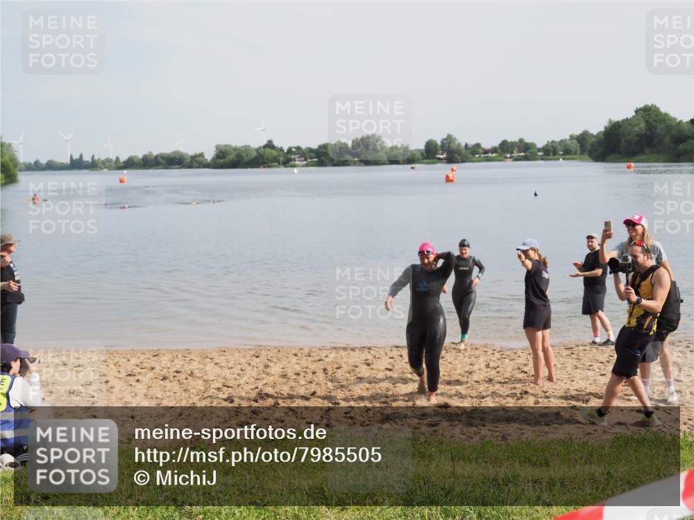 21.06.2025 - 27. Vierlanden-Triathlon MichiJ http://msf.ph/oto/7985505 15.06.2026 09:10:22 Schwimmen 213, 218, 250 meine-sportfotos.de