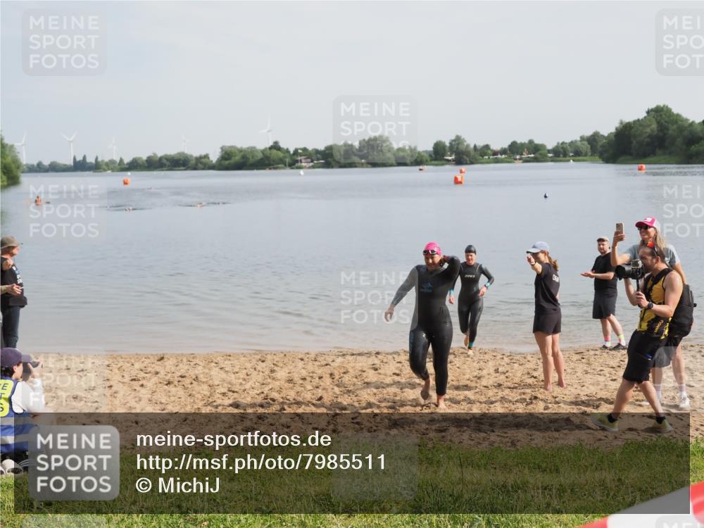 21.06.2025 - 27. Vierlanden-Triathlon MichiJ http://msf.ph/oto/7985511 15.06.2026 09:10:23 Schwimmen 213, 218, 250 meine-sportfotos.de