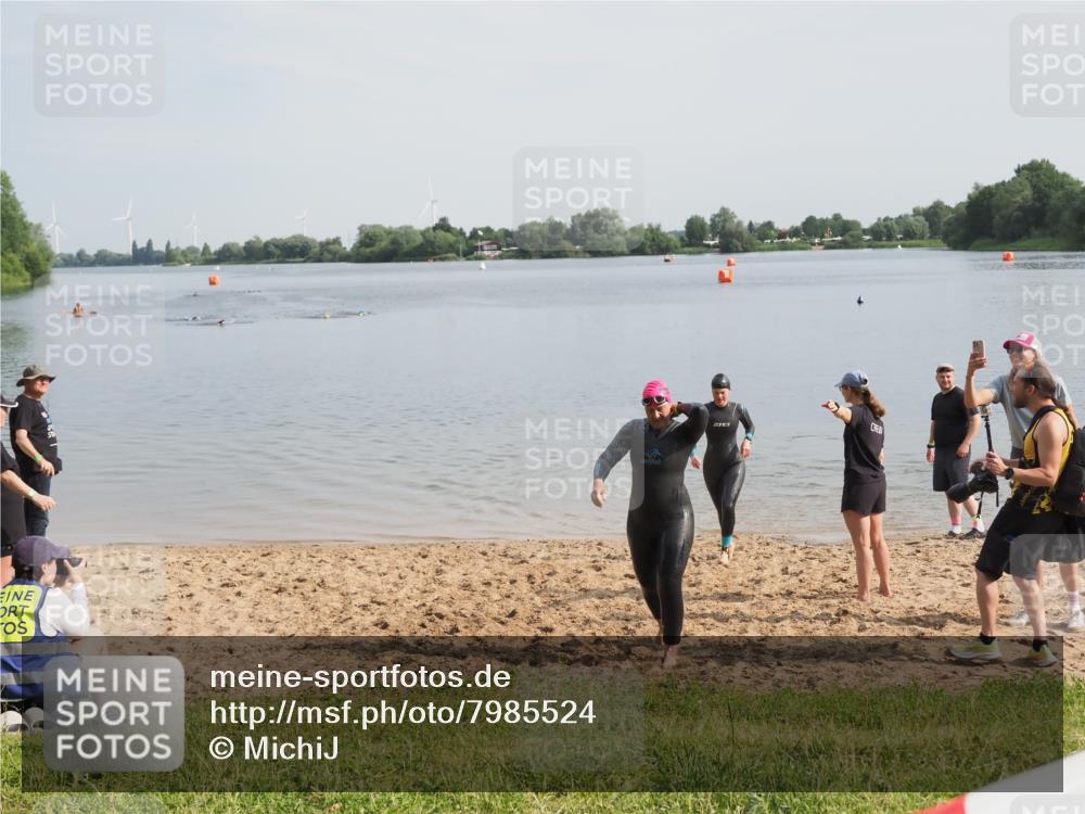 21.06.2025 - 27. Vierlanden-Triathlon MichiJ http://msf.ph/oto/7985524 15.06.2026 09:10:23 Schwimmen 213, 218, 250 meine-sportfotos.de