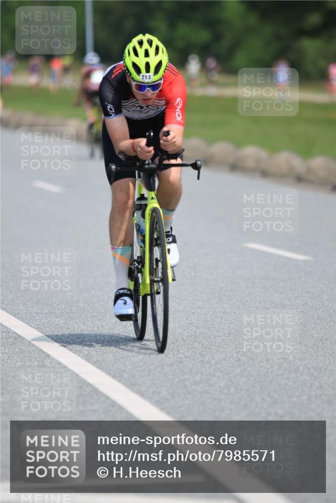 15.06.2025 - 27. Vierlanden-Triathlon H.Heesch http://msf.ph/oto/7985571 15.06.2025 11:31:09 Radfahren 713, 812, 895, 917, 924, 941, 1400 meine-sportfotos.de