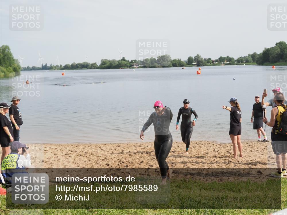 21.06.2025 - 27. Vierlanden-Triathlon MichiJ http://msf.ph/oto/7985589 15.06.2026 09:10:24 Schwimmen 213, 218, 250 meine-sportfotos.de