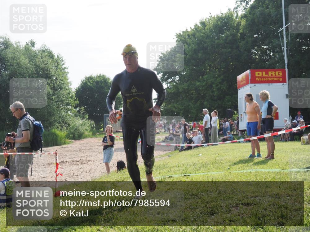 15.06.2025 - 27. Vierlanden-Triathlon KatJ http://msf.ph/oto/7985594 15.06.2025 08:59:05 Schwimmen 208, 227, 235 meine-sportfotos.de