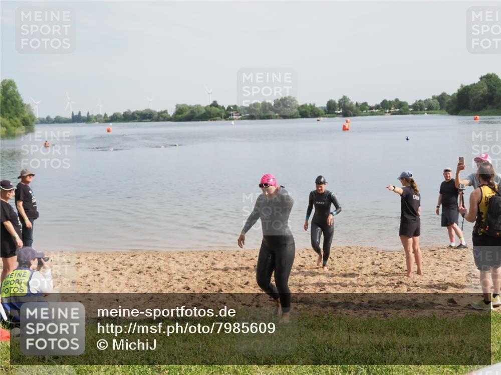 21.06.2025 - 27. Vierlanden-Triathlon MichiJ http://msf.ph/oto/7985609 15.06.2026 09:10:24 Schwimmen 213, 218, 250 meine-sportfotos.de