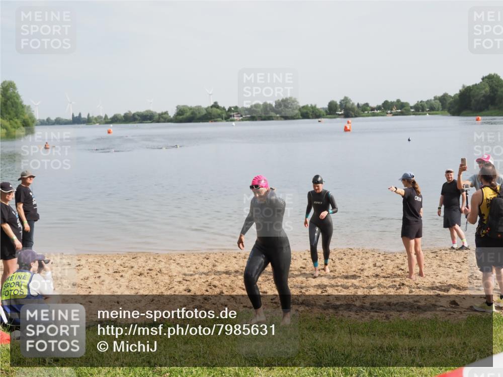 21.06.2025 - 27. Vierlanden-Triathlon MichiJ http://msf.ph/oto/7985631 15.06.2026 09:10:24 Schwimmen 213, 218, 250 meine-sportfotos.de