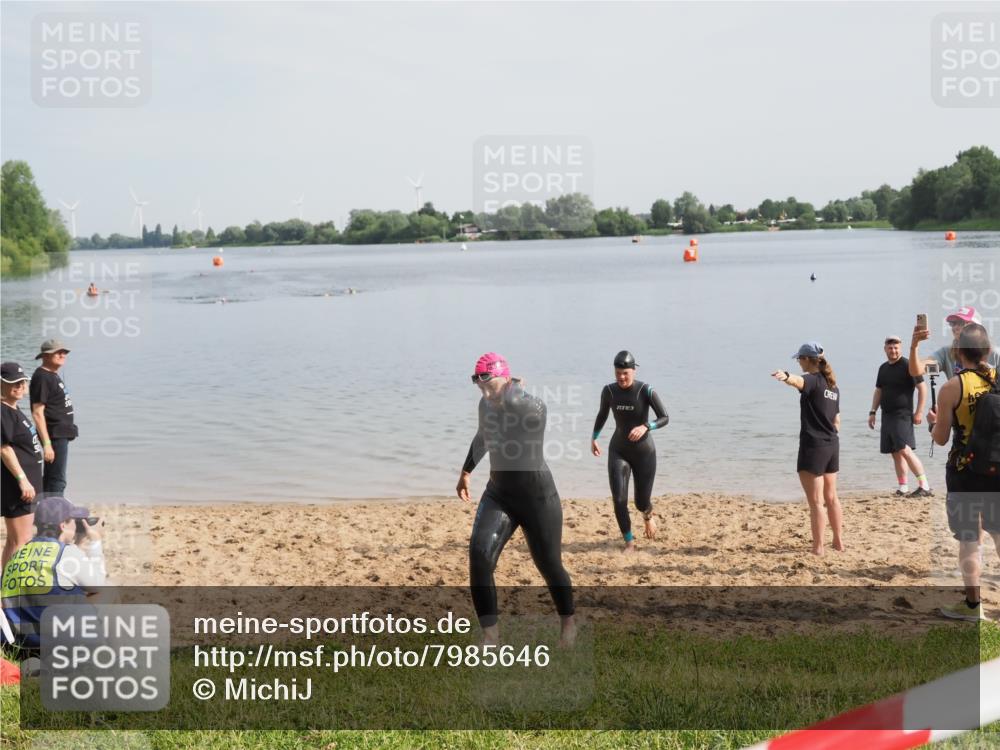 21.06.2025 - 27. Vierlanden-Triathlon MichiJ http://msf.ph/oto/7985646 15.06.2026 09:10:25 Schwimmen 213, 218, 250 meine-sportfotos.de