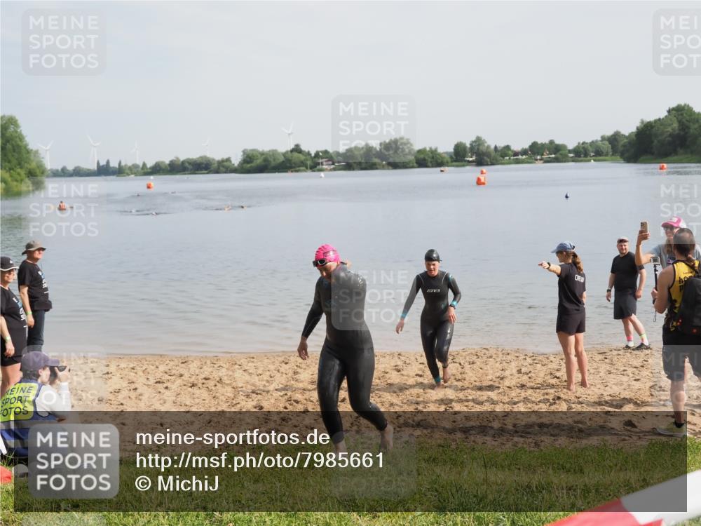 21.06.2025 - 27. Vierlanden-Triathlon MichiJ http://msf.ph/oto/7985661 15.06.2026 09:10:25 Schwimmen 213, 218, 250 meine-sportfotos.de