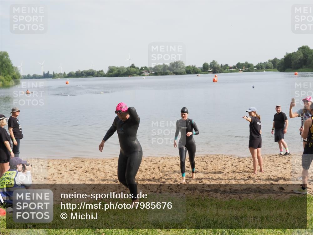 21.06.2025 - 27. Vierlanden-Triathlon MichiJ http://msf.ph/oto/7985676 15.06.2026 09:10:25 Schwimmen 213, 218, 250 meine-sportfotos.de