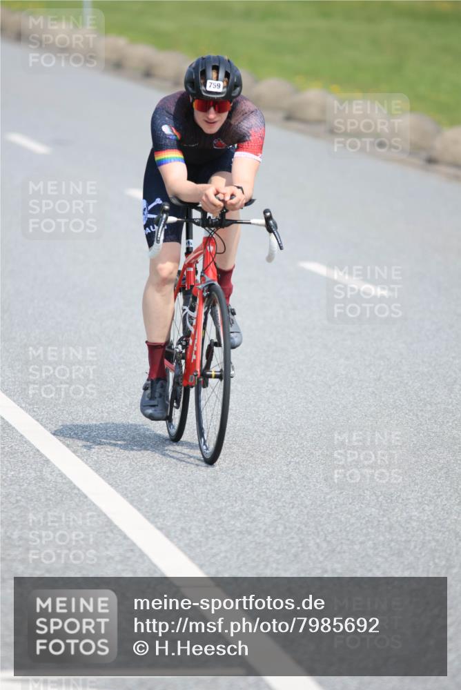 15.06.2025 - 27. Vierlanden-Triathlon H.Heesch http://msf.ph/oto/7985692 15.06.2025 11:31:36 Radfahren 652, 682, 759, 838, 956, 957 meine-sportfotos.de